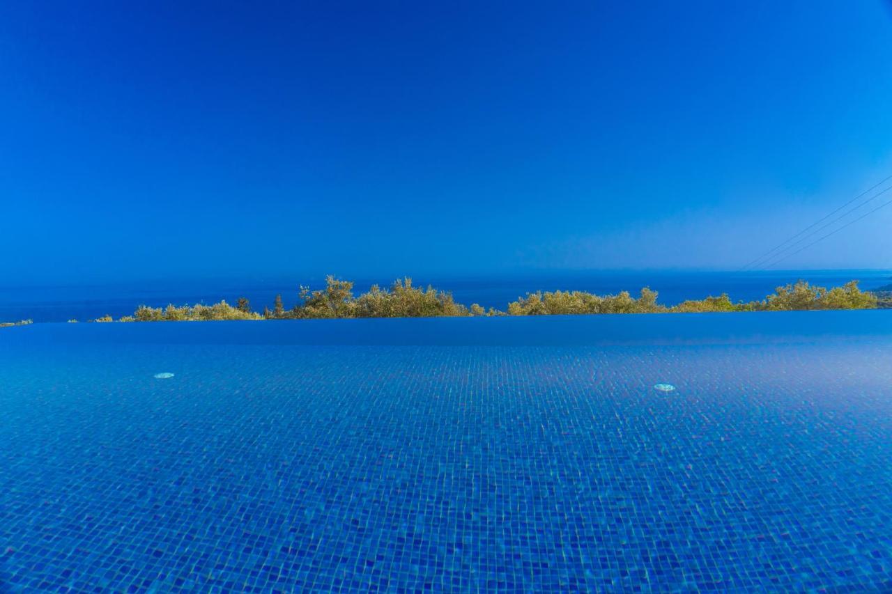 Villa Shades Of Blue Trapezaki  Bagian luar foto